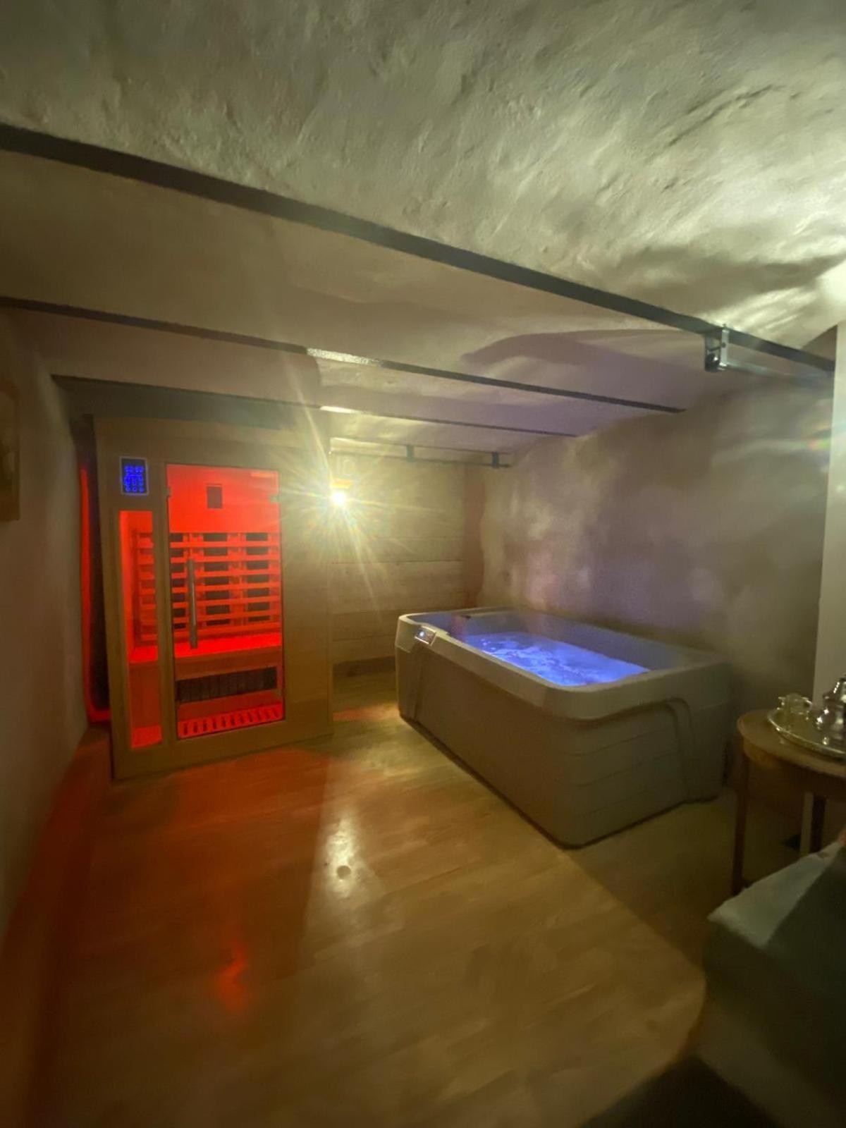 Le Riad, Sauna & Jacuzzi Apartment Riorges