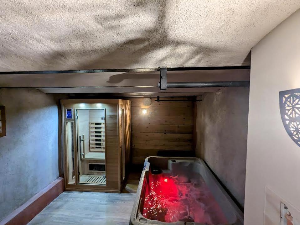 Le Riad, Sauna & Jacuzzi Apartment Riorges